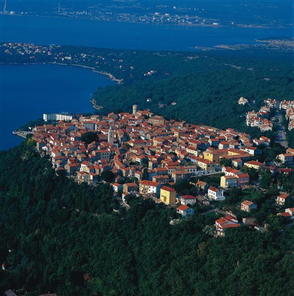 Apartmani Manda Omisalj Bagian luar foto