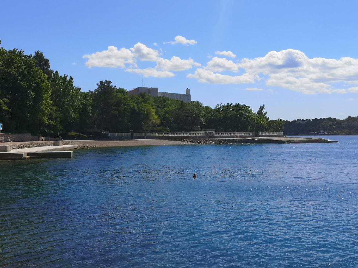 Apartmani Manda Omisalj Bagian luar foto
