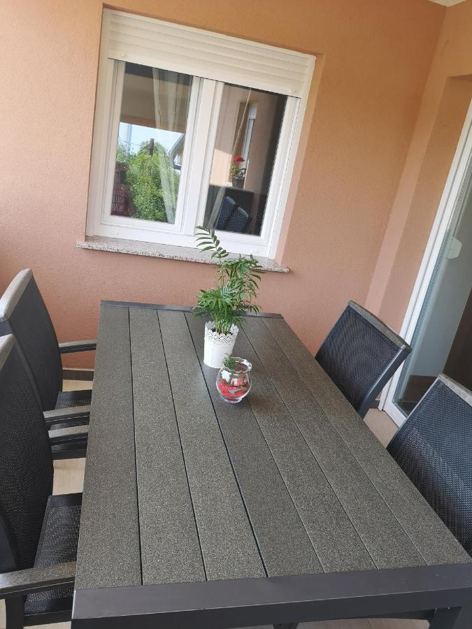 Apartmani Manda Omisalj Bagian luar foto