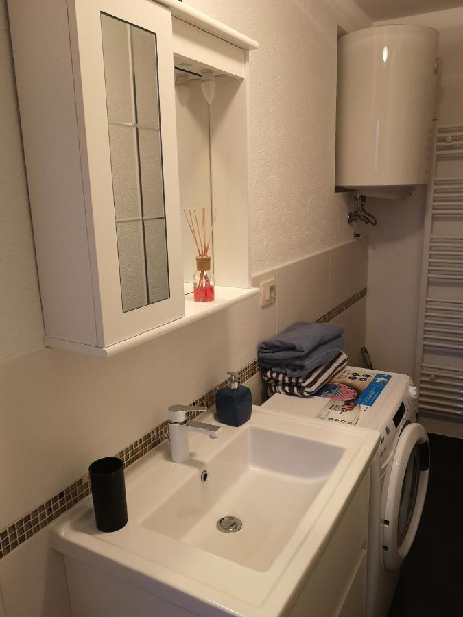 Apartmani Manda Omisalj Bagian luar foto